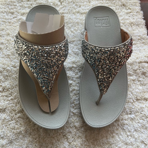 Fitflop Shoes - 36. NWT FitFlop Lulu Shimmer Foil Toe-Post Sandal